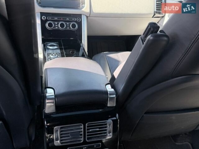 Белый Ленд Ровер Рендж Ровер, объемом двигателя 5 л и пробегом 175 тыс. км за 42000 $, фото 15 на Automoto.ua