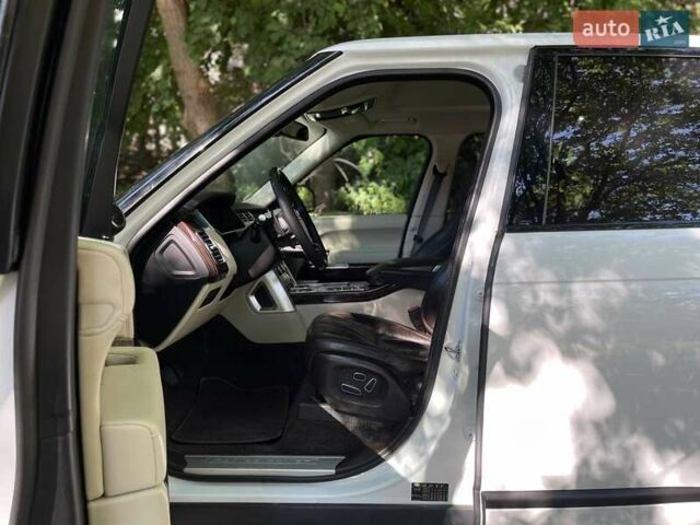 Белый Ленд Ровер Рендж Ровер, объемом двигателя 3 л и пробегом 322 тыс. км за 26000 $, фото 10 на Automoto.ua