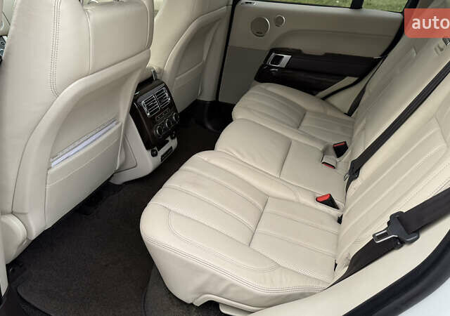 Білий Ленд Ровер Рендж Ровер, об'ємом двигуна 2.99 л та пробігом 219 тис. км за 32500 $, фото 4 на Automoto.ua