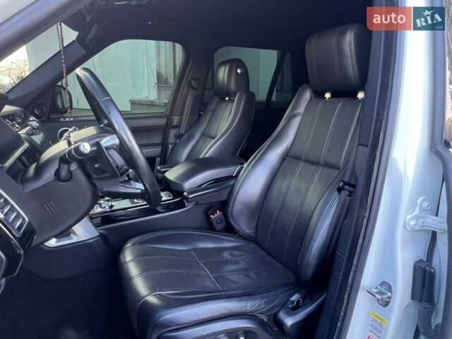 Білий Ленд Ровер Рендж Ровер, об'ємом двигуна 3 л та пробігом 199 тис. км за 35700 $, фото 29 на Automoto.ua