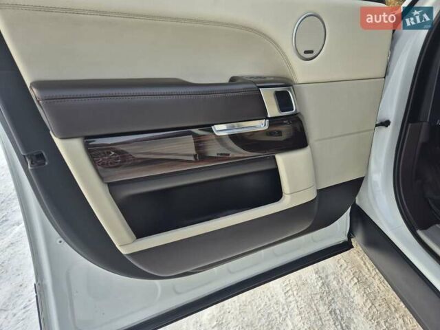 Білий Ленд Ровер Рендж Ровер, об'ємом двигуна 2.99 л та пробігом 221 тис. км за 39000 $, фото 11 на Automoto.ua