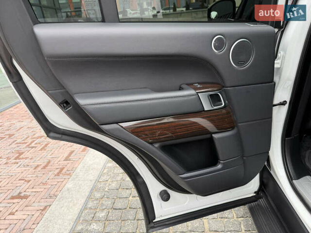 Білий Ленд Ровер Рендж Ровер, об'ємом двигуна 2.99 л та пробігом 165 тис. км за 34999 $, фото 47 на Automoto.ua