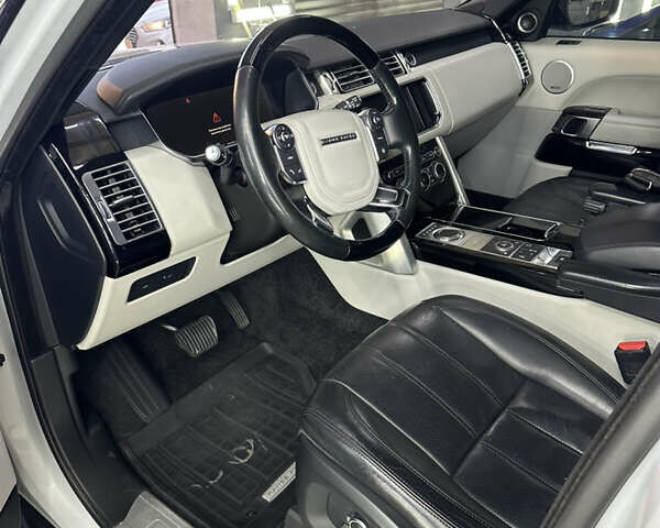 Белый Ленд Ровер Рендж Ровер, объемом двигателя 2.99 л и пробегом 205 тыс. км за 39950 $, фото 19 на Automoto.ua