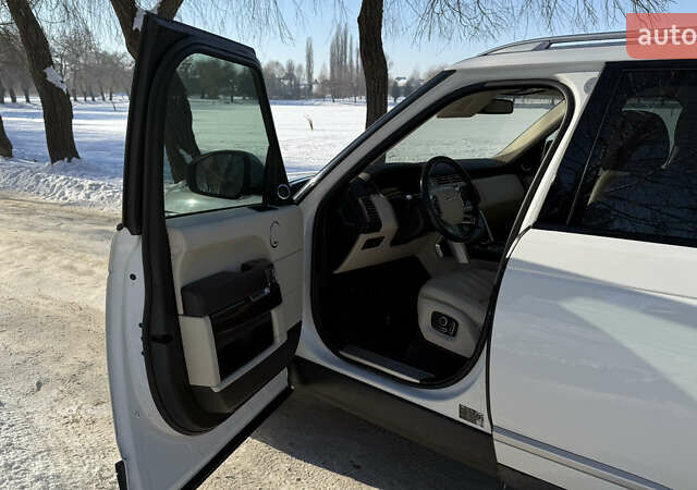 Белый Ленд Ровер Рендж Ровер, объемом двигателя 2.99 л и пробегом 220 тыс. км за 28500 $, фото 9 на Automoto.ua