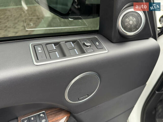 Білий Ленд Ровер Рендж Ровер, об'ємом двигуна 2.99 л та пробігом 165 тис. км за 34999 $, фото 28 на Automoto.ua