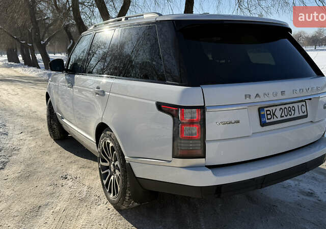 Белый Ленд Ровер Рендж Ровер, объемом двигателя 2.99 л и пробегом 220 тыс. км за 28500 $, фото 1 на Automoto.ua