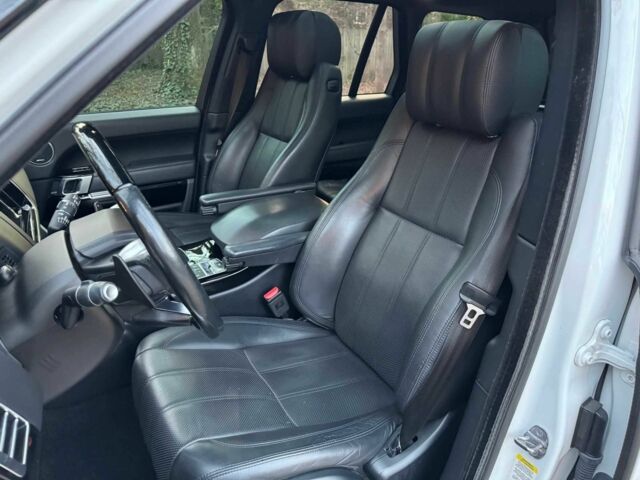 Білий Ленд Ровер Рендж Ровер, об'ємом двигуна 3 л та пробігом 133 тис. км за 35000 $, фото 17 на Automoto.ua