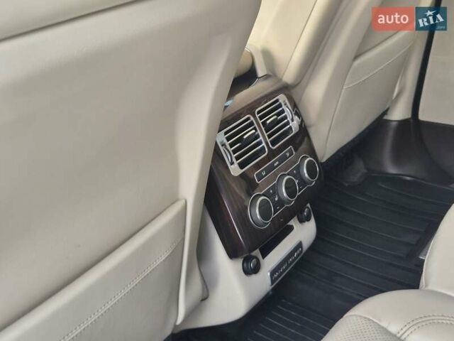 Білий Ленд Ровер Рендж Ровер, об'ємом двигуна 2.99 л та пробігом 221 тис. км за 39000 $, фото 14 на Automoto.ua