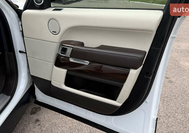 Білий Ленд Ровер Рендж Ровер, об'ємом двигуна 2.99 л та пробігом 219 тис. км за 32500 $, фото 9 на Automoto.ua