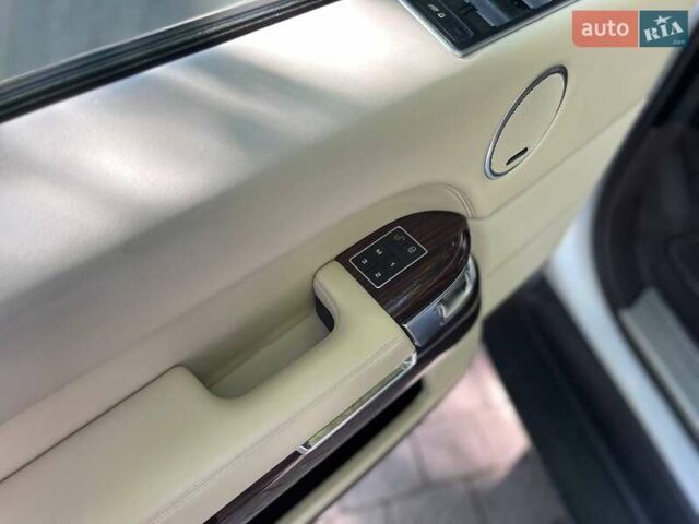 Белый Ленд Ровер Рендж Ровер, объемом двигателя 3 л и пробегом 322 тыс. км за 26000 $, фото 7 на Automoto.ua