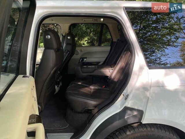 Белый Ленд Ровер Рендж Ровер, объемом двигателя 3 л и пробегом 322 тыс. км за 26000 $, фото 19 на Automoto.ua