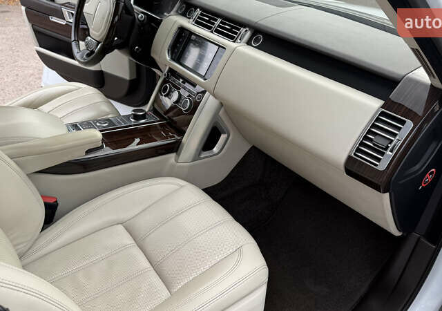 Білий Ленд Ровер Рендж Ровер, об'ємом двигуна 2.99 л та пробігом 219 тис. км за 32500 $, фото 10 на Automoto.ua