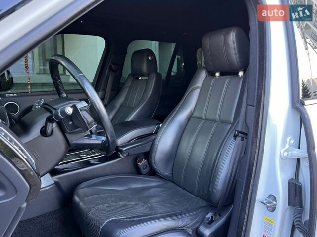 Білий Ленд Ровер Рендж Ровер, об'ємом двигуна 3 л та пробігом 199 тис. км за 35700 $, фото 35 на Automoto.ua