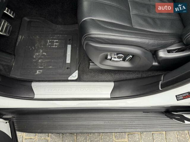 Білий Ленд Ровер Рендж Ровер, об'ємом двигуна 2.99 л та пробігом 165 тис. км за 34999 $, фото 31 на Automoto.ua