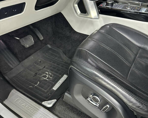 Белый Ленд Ровер Рендж Ровер, объемом двигателя 2.99 л и пробегом 205 тыс. км за 39950 $, фото 21 на Automoto.ua