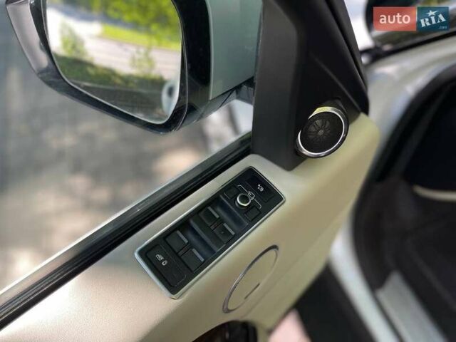 Белый Ленд Ровер Рендж Ровер, объемом двигателя 3 л и пробегом 322 тыс. км за 26000 $, фото 9 на Automoto.ua