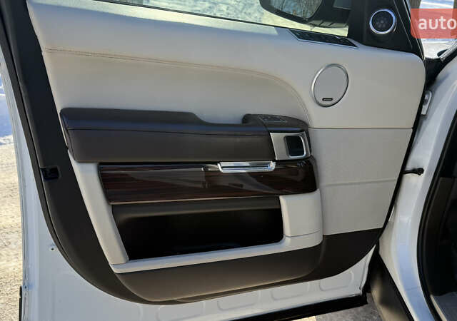 Белый Ленд Ровер Рендж Ровер, объемом двигателя 2.99 л и пробегом 220 тыс. км за 28500 $, фото 32 на Automoto.ua