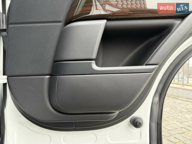 Білий Ленд Ровер Рендж Ровер, об'ємом двигуна 2.99 л та пробігом 165 тис. км за 34999 $, фото 66 на Automoto.ua