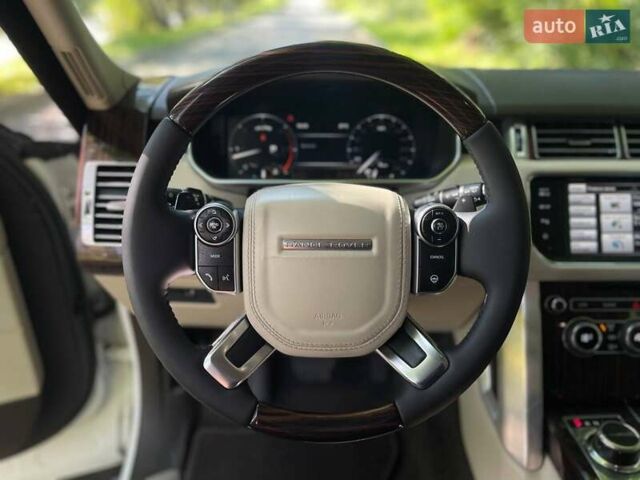 Белый Ленд Ровер Рендж Ровер, объемом двигателя 3 л и пробегом 322 тыс. км за 26000 $, фото 12 на Automoto.ua