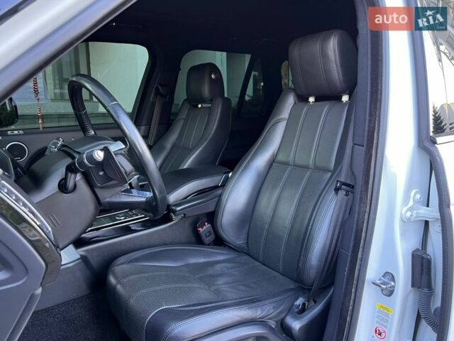 Білий Ленд Ровер Рендж Ровер, об'ємом двигуна 3 л та пробігом 199 тис. км за 35700 $, фото 74 на Automoto.ua