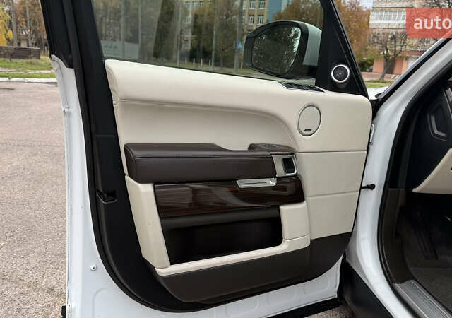 Білий Ленд Ровер Рендж Ровер, об'ємом двигуна 2.99 л та пробігом 219 тис. км за 32500 $, фото 12 на Automoto.ua