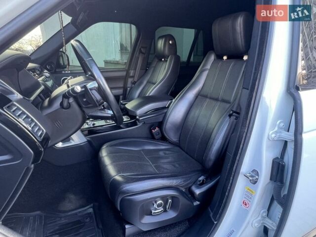 Білий Ленд Ровер Рендж Ровер, об'ємом двигуна 3 л та пробігом 199 тис. км за 35700 $, фото 30 на Automoto.ua