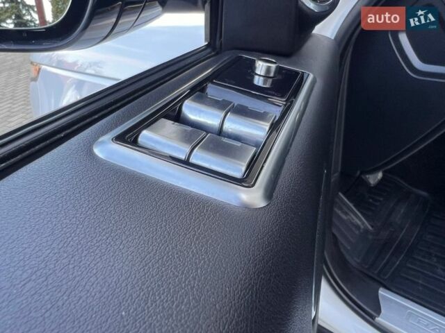 Білий Ленд Ровер Рендж Ровер, об'ємом двигуна 3 л та пробігом 199 тис. км за 35700 $, фото 33 на Automoto.ua