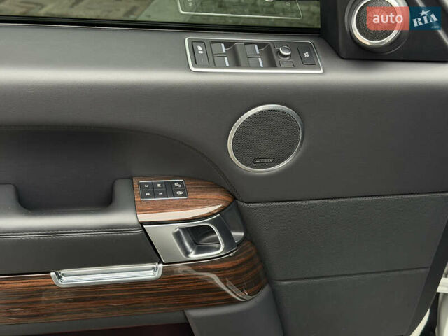 Білий Ленд Ровер Рендж Ровер, об'ємом двигуна 2.99 л та пробігом 165 тис. км за 34999 $, фото 29 на Automoto.ua