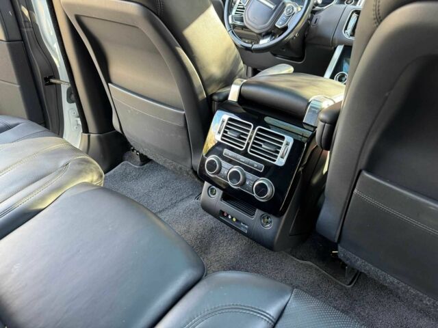 Білий Ленд Ровер Рендж Ровер, об'ємом двигуна 3 л та пробігом 133 тис. км за 35000 $, фото 18 на Automoto.ua