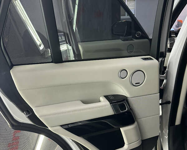 Белый Ленд Ровер Рендж Ровер, объемом двигателя 2.99 л и пробегом 205 тыс. км за 39950 $, фото 26 на Automoto.ua