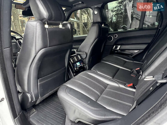 Білий Ленд Ровер Рендж Ровер, об'ємом двигуна 3 л та пробігом 199 тис. км за 35999 $, фото 86 на Automoto.ua