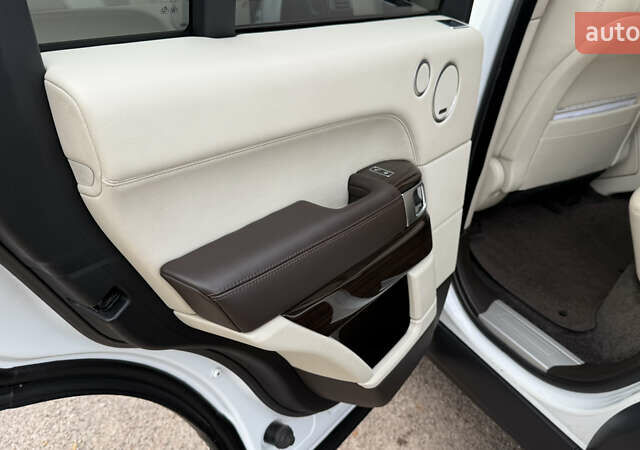 Білий Ленд Ровер Рендж Ровер, об'ємом двигуна 2.99 л та пробігом 219 тис. км за 32500 $, фото 5 на Automoto.ua