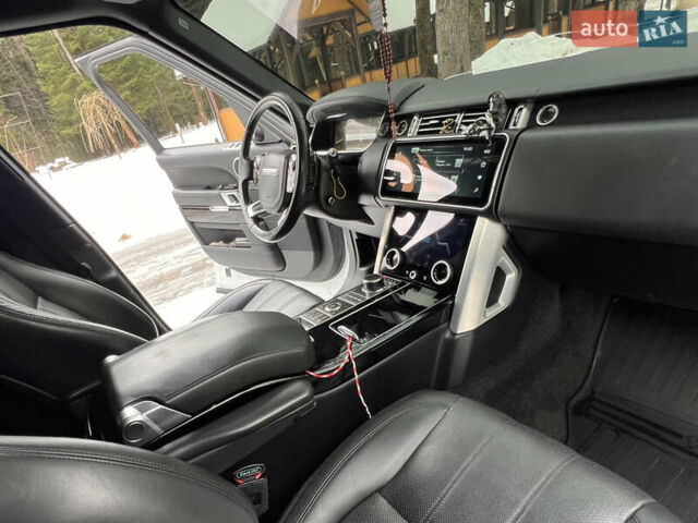 Білий Ленд Ровер Рендж Ровер, об'ємом двигуна 3 л та пробігом 199 тис. км за 35999 $, фото 99 на Automoto.ua