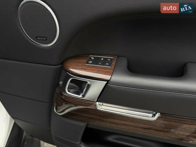 Білий Ленд Ровер Рендж Ровер, об'ємом двигуна 2.99 л та пробігом 165 тис. км за 34999 $, фото 88 на Automoto.ua