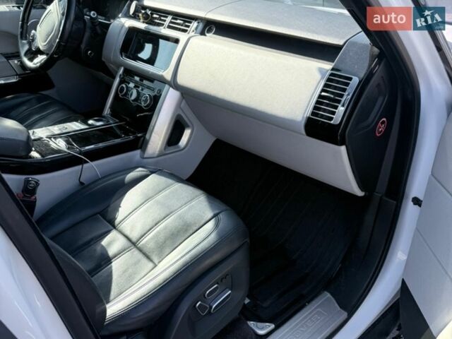 Белый Ленд Ровер Рендж Ровер, объемом двигателя 5 л и пробегом 175 тыс. км за 42000 $, фото 10 на Automoto.ua