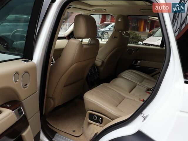 Білий Ленд Ровер Рендж Ровер, об'ємом двигуна 3 л та пробігом 154 тис. км за 31900 $, фото 35 на Automoto.ua