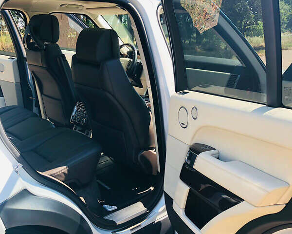 Білий Ленд Ровер Рендж Ровер, об'ємом двигуна 2.99 л та пробігом 158 тис. км за 39900 $, фото 13 на Automoto.ua