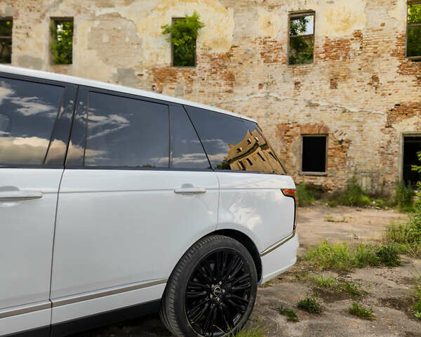 Белый Ленд Ровер Рендж Ровер, объемом двигателя 4.37 л и пробегом 80 тыс. км за 45000 $, фото 8 на Automoto.ua