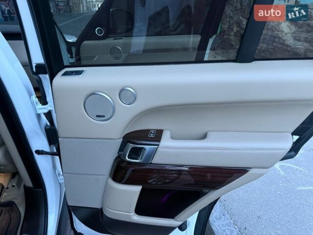 Белый Ленд Ровер Рендж Ровер, объемом двигателя 2.99 л и пробегом 161 тыс. км за 33800 $, фото 68 на Automoto.ua