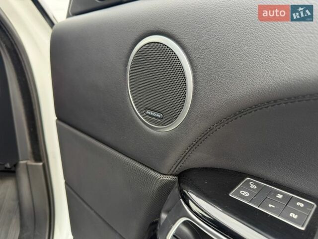 Білий Ленд Ровер Рендж Ровер, об'ємом двигуна 3 л та пробігом 175 тис. км за 33000 $, фото 8 на Automoto.ua