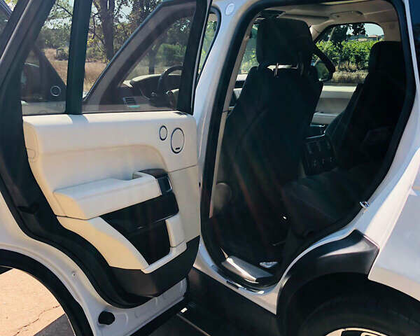 Белый Ленд Ровер Рендж Ровер, объемом двигателя 2.99 л и пробегом 156 тыс. км за 47000 $, фото 7 на Automoto.ua