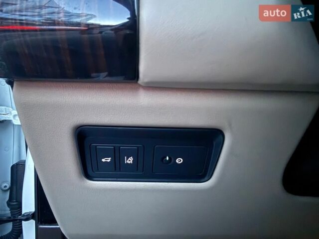 Белый Ленд Ровер Рендж Ровер, объемом двигателя 2.99 л и пробегом 161 тыс. км за 33800 $, фото 104 на Automoto.ua