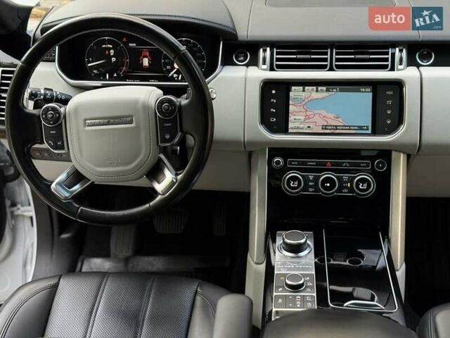 Білий Ленд Ровер Рендж Ровер, об'ємом двигуна 2.99 л та пробігом 180 тис. км за 39850 $, фото 70 на Automoto.ua
