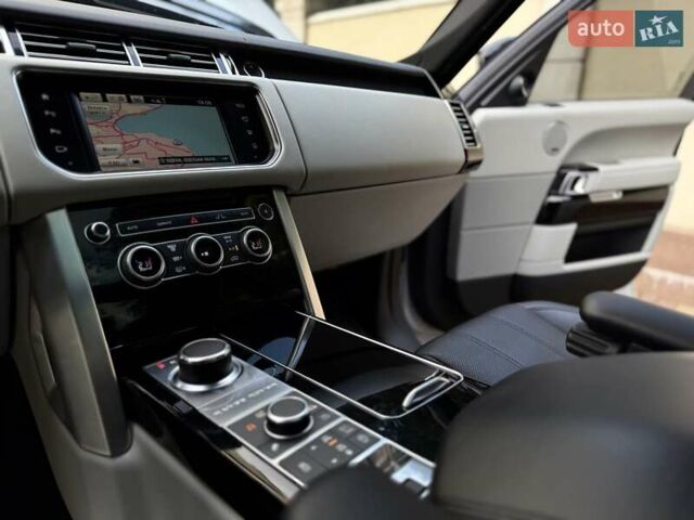 Білий Ленд Ровер Рендж Ровер, об'ємом двигуна 2.99 л та пробігом 180 тис. км за 39850 $, фото 83 на Automoto.ua