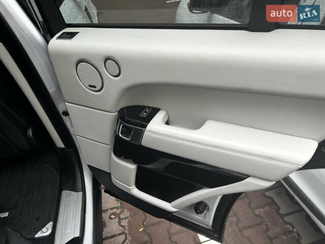 Белый Ленд Ровер Рендж Ровер, объемом двигателя 2.99 л и пробегом 159 тыс. км за 42000 $, фото 16 на Automoto.ua