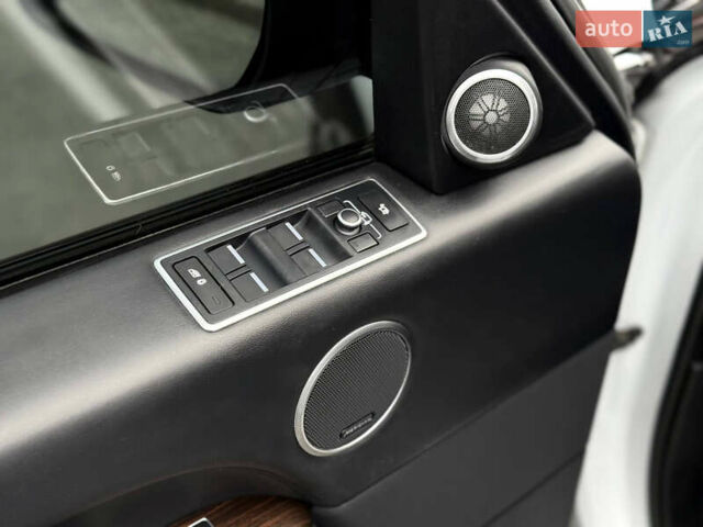 Білий Ленд Ровер Рендж Ровер, об'ємом двигуна 3 л та пробігом 205 тис. км за 38500 $, фото 13 на Automoto.ua