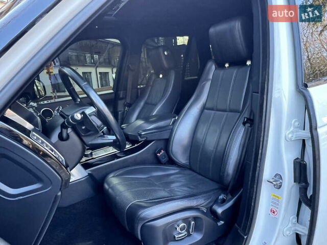 Білий Ленд Ровер Рендж Ровер, об'ємом двигуна 3 л та пробігом 199 тис. км за 34970 $, фото 23 на Automoto.ua