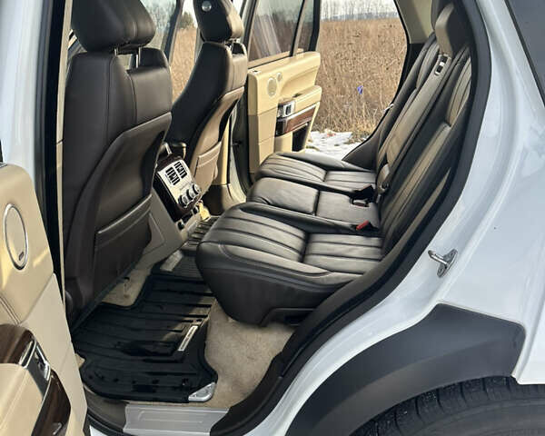 Білий Ленд Ровер Рендж Ровер, об'ємом двигуна 2.99 л та пробігом 245 тис. км за 50000 $, фото 44 на Automoto.ua