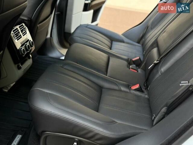 Білий Ленд Ровер Рендж Ровер, об'ємом двигуна 2.99 л та пробігом 180 тис. км за 39850 $, фото 66 на Automoto.ua