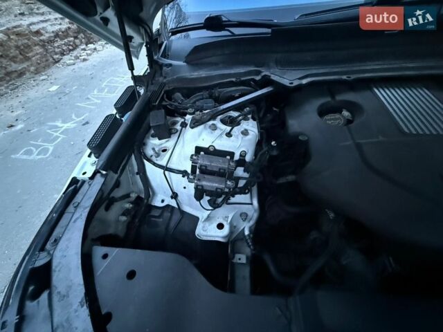 Белый Ленд Ровер Рендж Ровер, объемом двигателя 2.99 л и пробегом 161 тыс. км за 33800 $, фото 111 на Automoto.ua